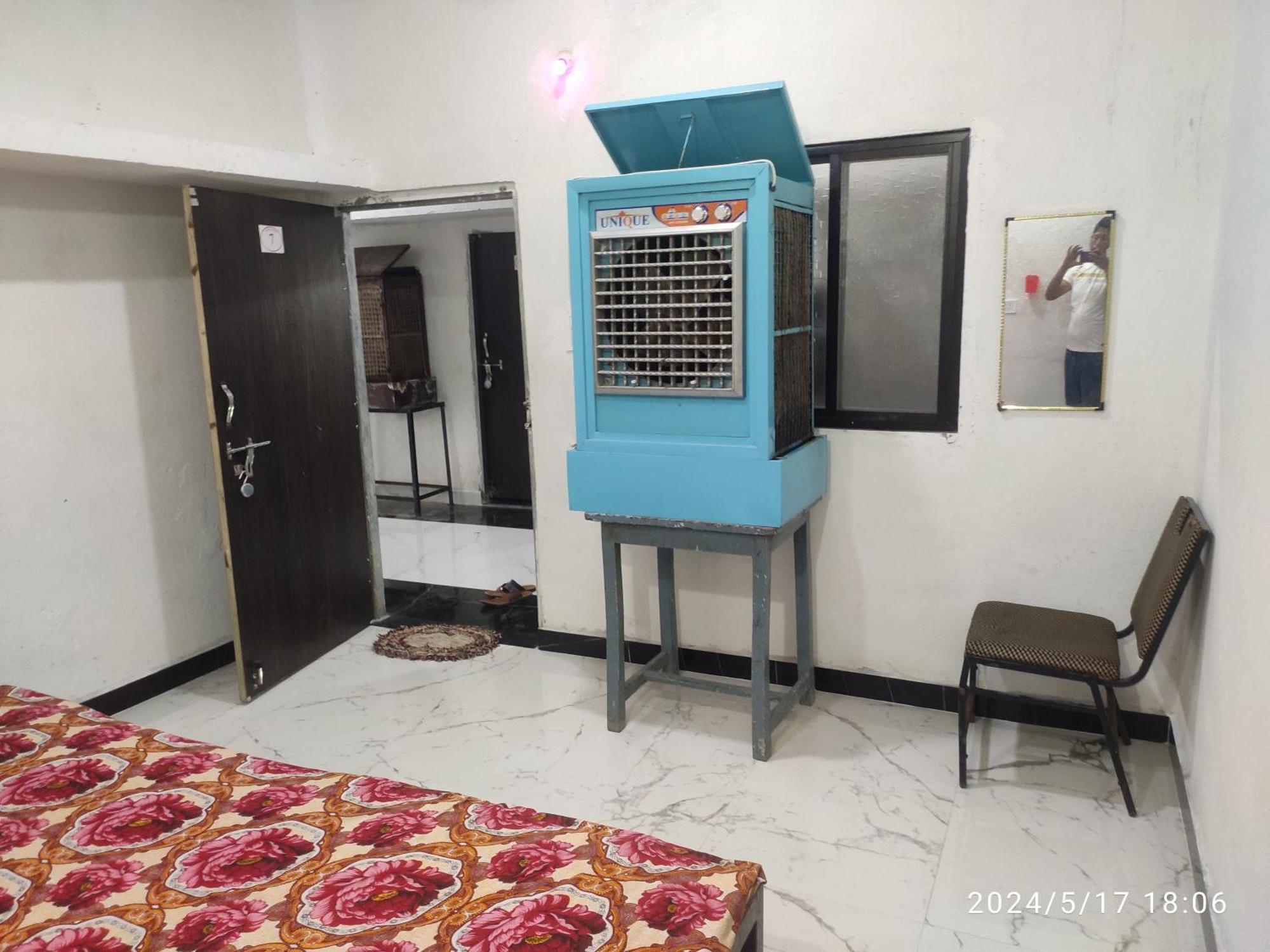 Kuber Bhandari Guest House And Hotel Sehore Esterno foto